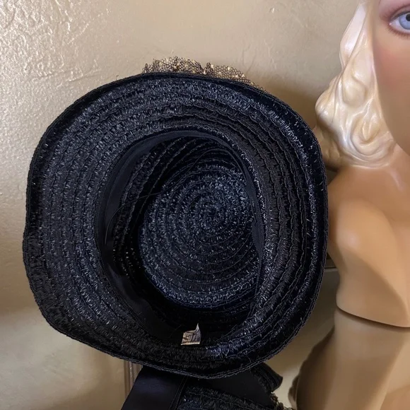 DARLING 1940s' NAVY STRAW HAT WITH TALL CROWN & TAN DOTTED VEILING